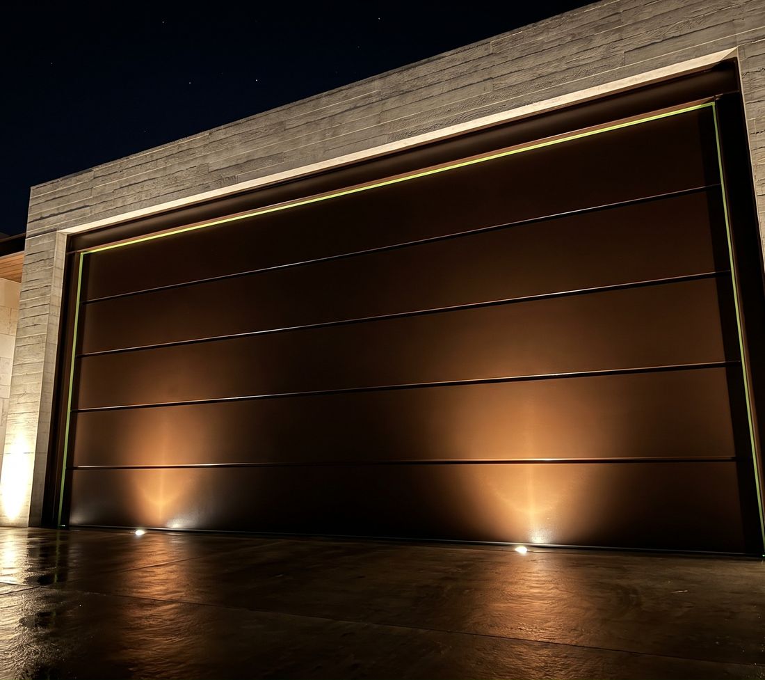 Puerta seccional Azteca Drive Chocolate Liso, café profundo RAL 8017 en color sólido