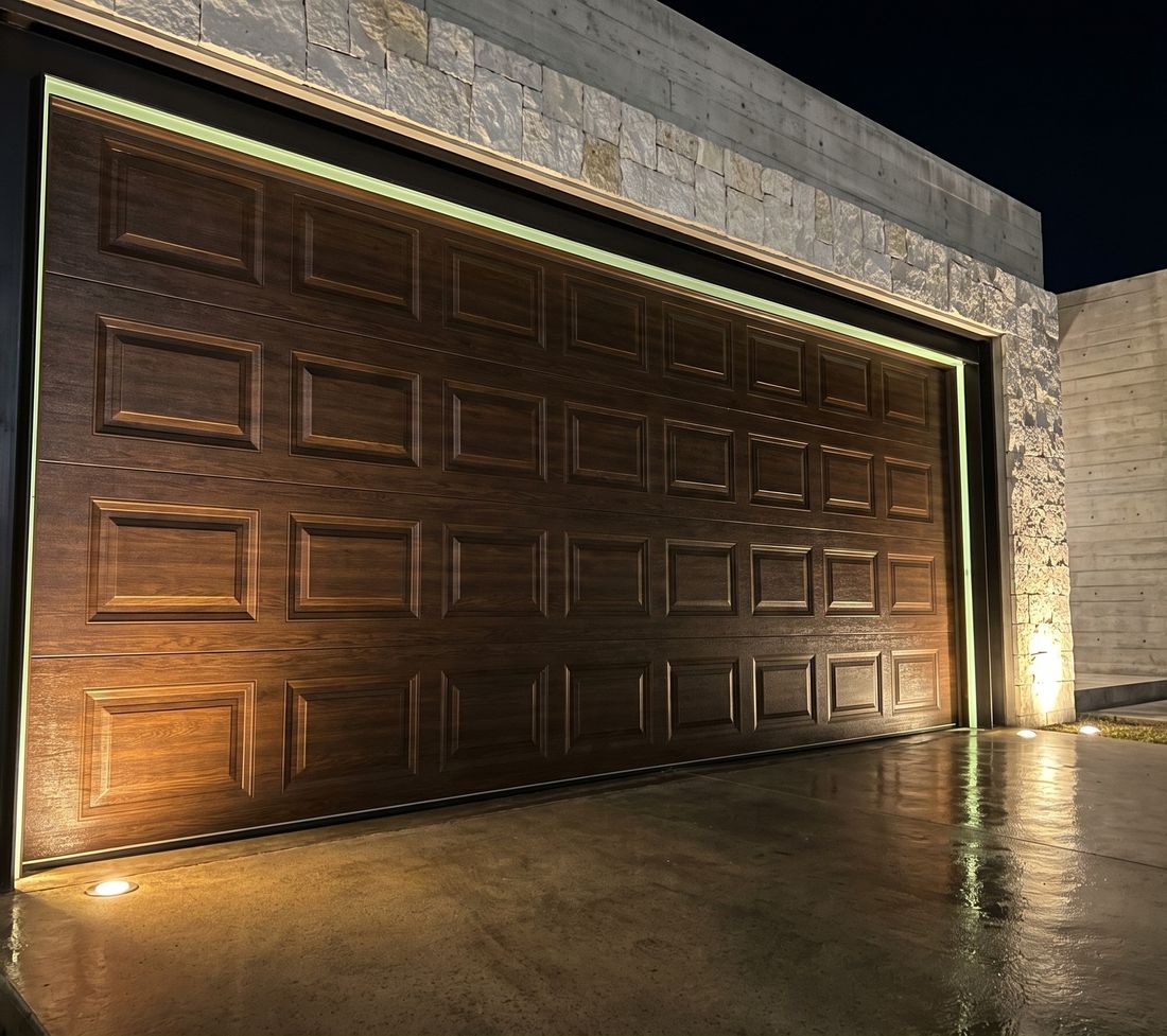 Puerta seccional Azteca Drive Madera Cuadros, roble oscuro con paneles realzados
